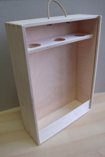 Drevená debnička na tri fľaše